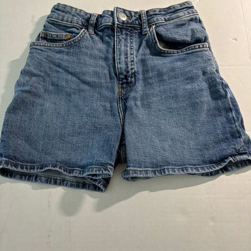 H&M Women's Denim Jean Shorts, Size 4, Blue